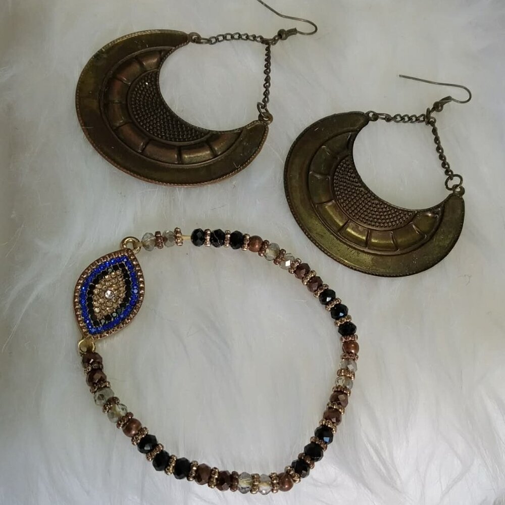 Tribal style. Vintage Bedouin style jewelry : earrings & bracelet